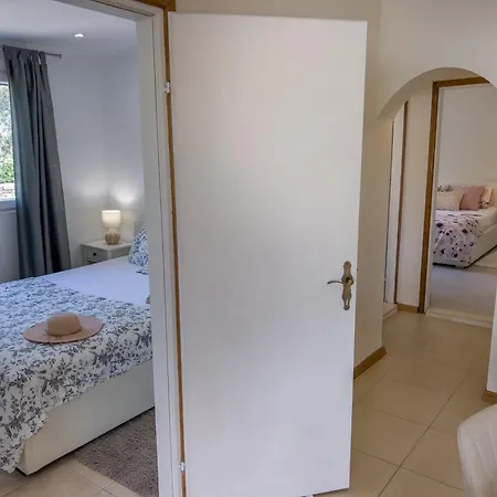 Pebble Bay Paradise House Дом отдыха Вела-Лука